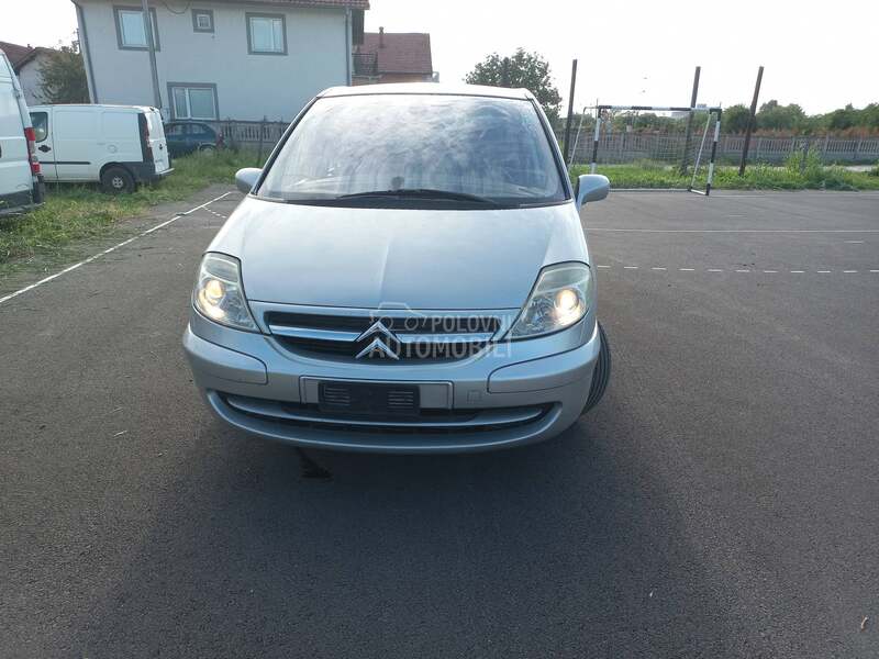 farovi za Citroen C8 od 2001. do 2006. god.
