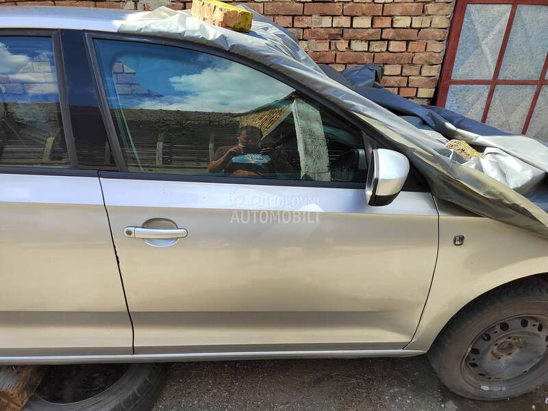 vrata prednja desna za Škoda Rapid od 2013. do 2020. god.