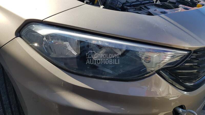 desni far za Fiat Tipo