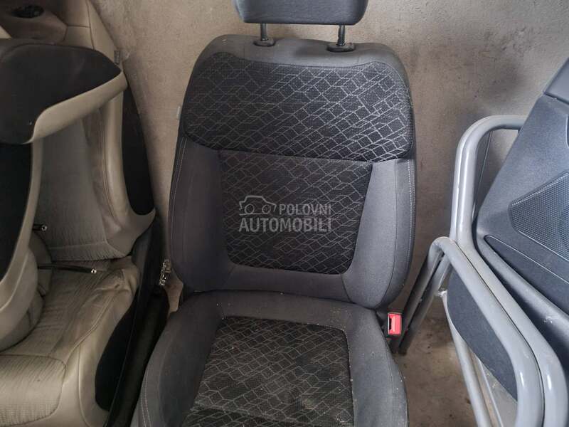 Sedište Tapacirung Pojasevi za Peugeot 3008 od 2009. do 2016. god.