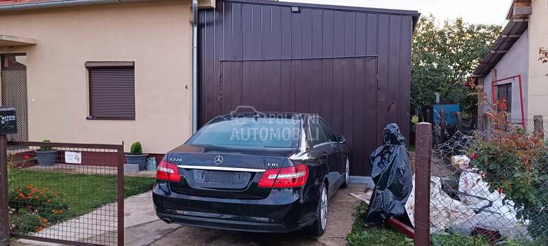 gepek vrata za Mercedes Benz E Klasa od 2009. do 2013. god.