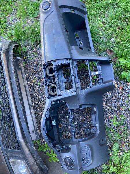 tabla sa air bag-om za Dacia Sandero od 2013. do 2021. god.