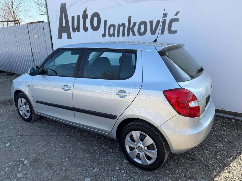 Skoda Fabia 2013 photo 2