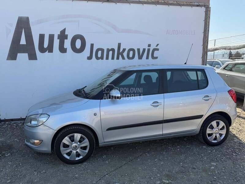 Skoda Fabia 2013 photo 3