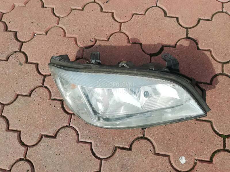 Desni far za Opel Zafira od 1999. do 2004. god.