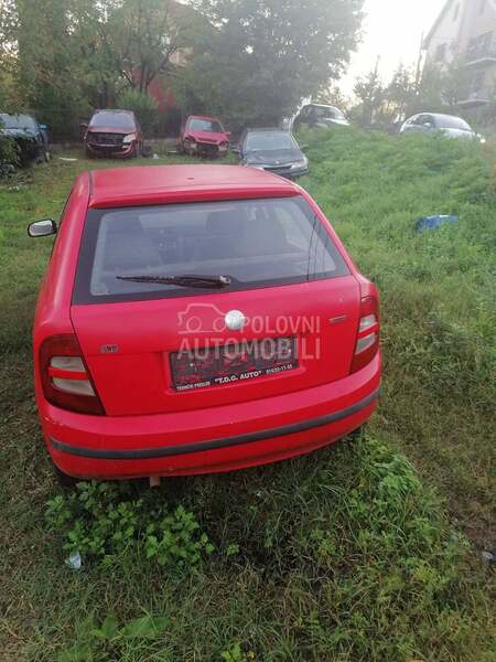 Škoda Fabia 2001. god. -  kompletan auto u delovima