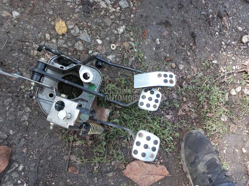 pedala kocnica kvacilo i gas za Peugeot 206