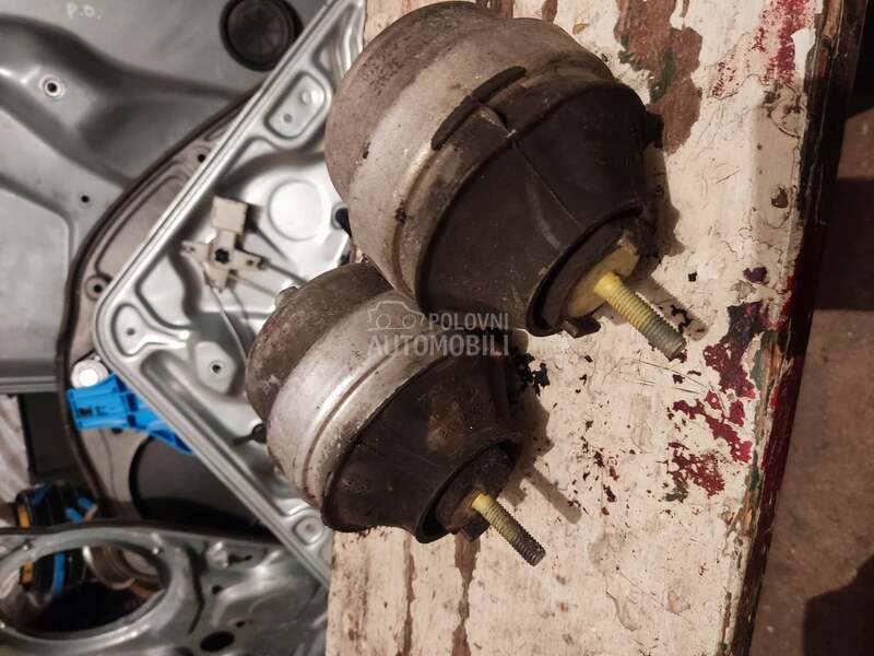 Nosač motora menjača za Volkswagen Passat B5, Passat B5.5, Passat B6