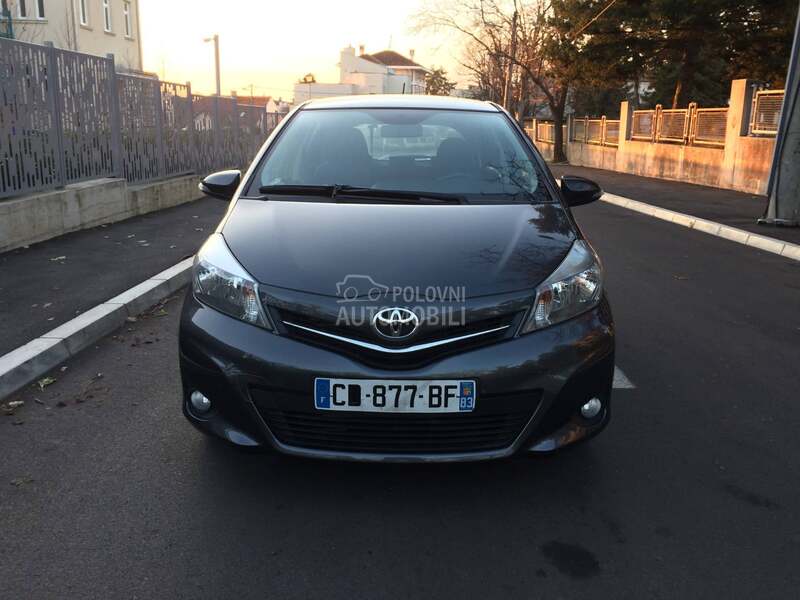 Branik za Toyota Yaris od 2011. do 2015. god.