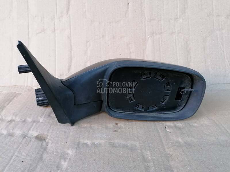 241.Suvozacev,desni retrovizor za Renault Laguna