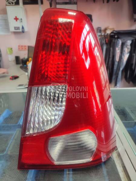 Desna stop lampa za Dacia Logan od 2005. do 2008. god.