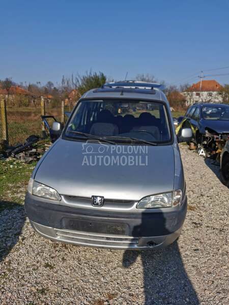 Peugeot Partner 1.6 b 2002. god. -  kompletan auto u delovima