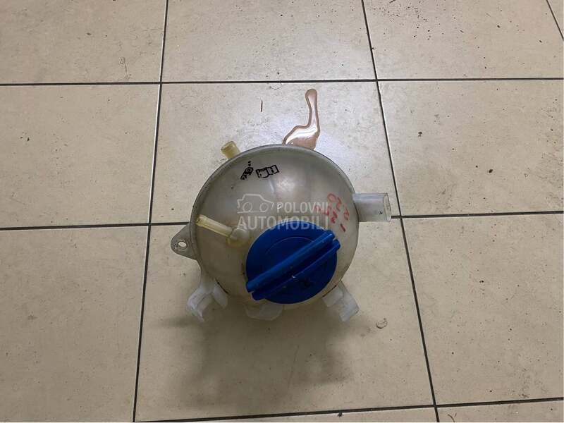 BOCA ZA ANTIFRIZ - VODU za Volkswagen Golf 5