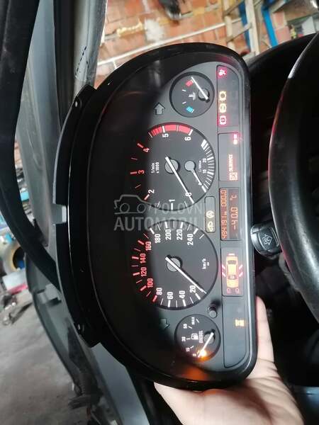 sat za BMW Serija 5 od 1997. do 2003. god.