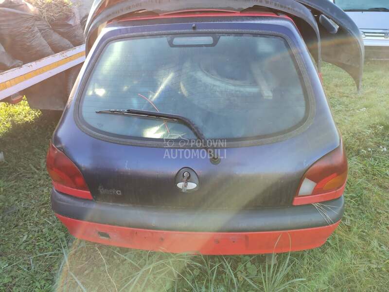 Ford Fiesta 1.8TDDI 2001. god. -  kompletan auto u delovima