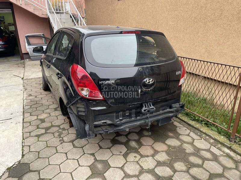 Hyundai i20 -  kompletan auto u delovima