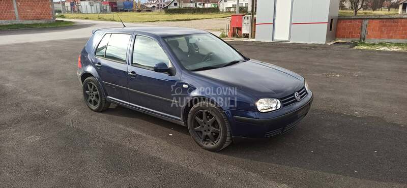 Volkswagen Golf 4 1.6 16 2002. god. -  kompletan auto u delovima