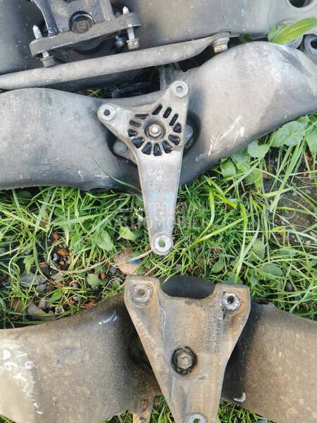 nosac menjaca za Audi A4 od 2001. do 2004. god.