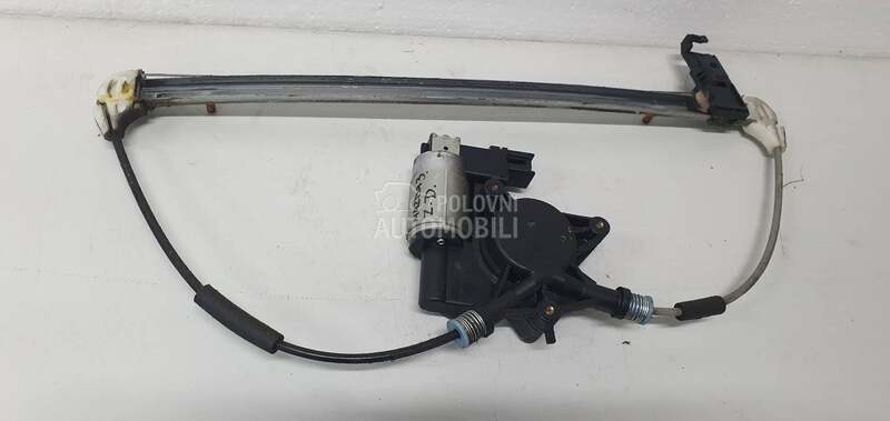 Zadnji desni podizac motoric za Mazda 3 od 2003. do 2008. god.