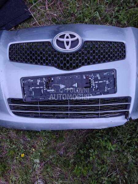 Znak prednji 05-11 sa kucistem za Toyota Yaris