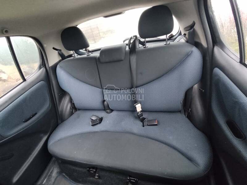Zadnje sediste za Toyota Yaris od 1999. do 2005. god.