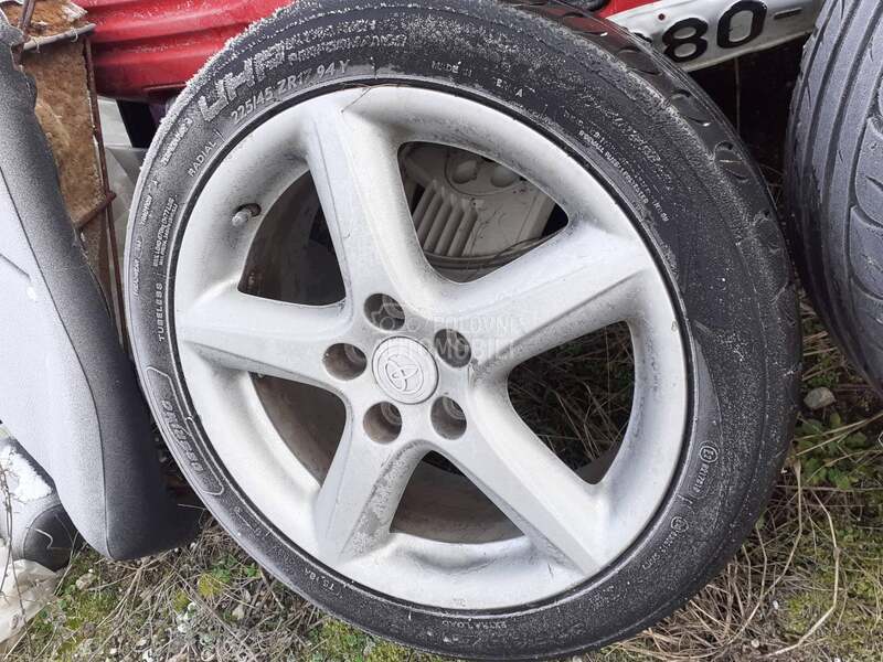 Toyota Avensis -  kompletan auto u delovima