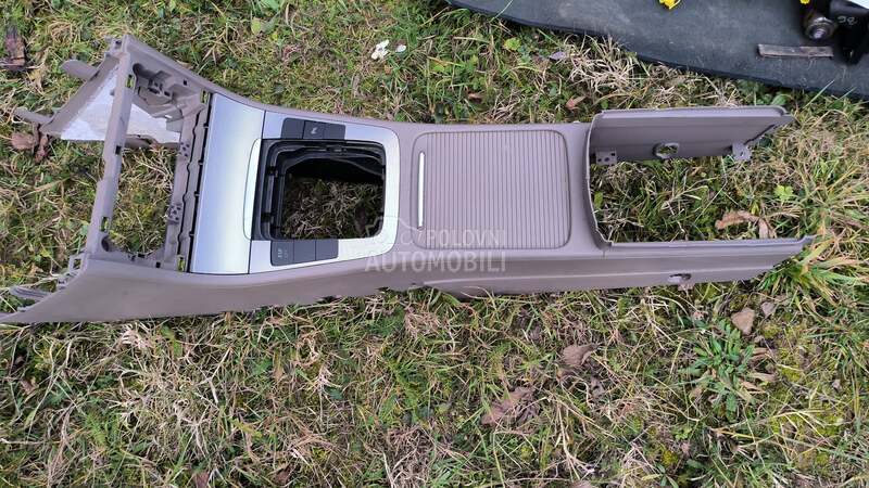 sredisnja konzola za Volkswagen Passat B6 od 2005. do 2010. god.