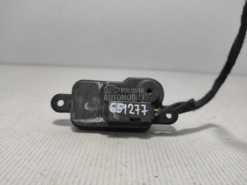 MOTORIC POKLOPCA REZERVOARA za Audi A3