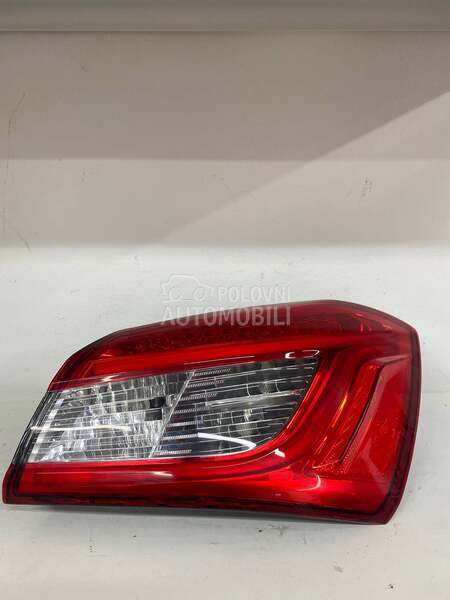 Stop svetlo za Maserati Ghibli od 2013. do 2021. god.