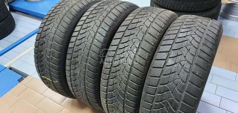 Dunlop 215/60 R17 Zimska