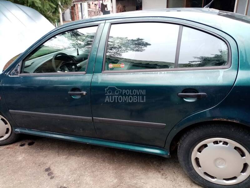 polustranica,stub za Škoda Octavia od 1997. do 2004. god.
