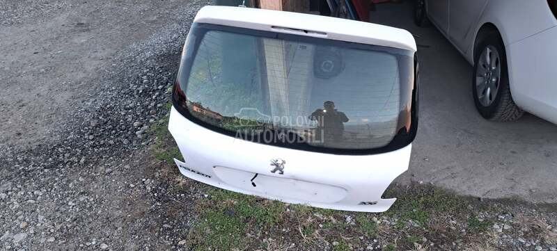 gepek vrata bela novi tip za Peugeot 206