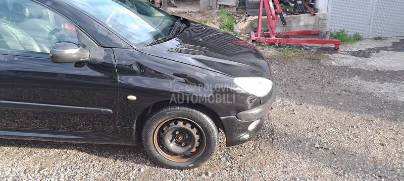 desno krilo crno XS za Peugeot 206