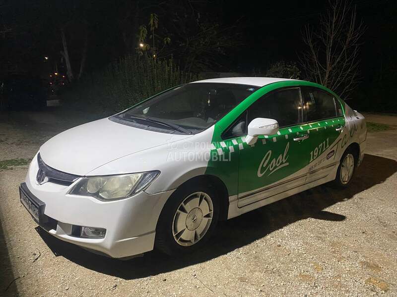 Honda Civic 1,8 2008. god. -  kompletan auto u delovima