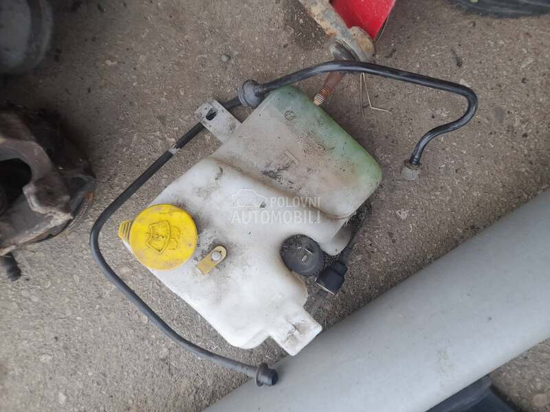 boca za tecnost sa motorcetom za Opel Corsa B