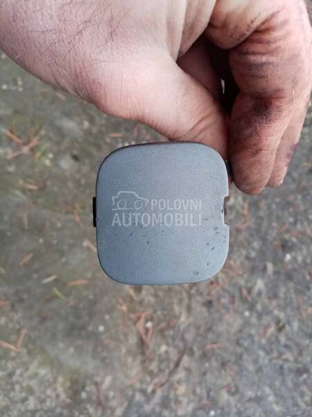 poklopac na braniku za Renault Megane od 2003. do 2006. god.