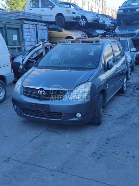 Toyota Corolla Verso 2004. god. -  kompletan auto u delovima