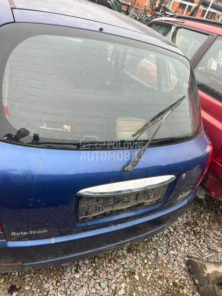 zadnja soferka za Daihatsu Sirion od 2000. do 2004. god.