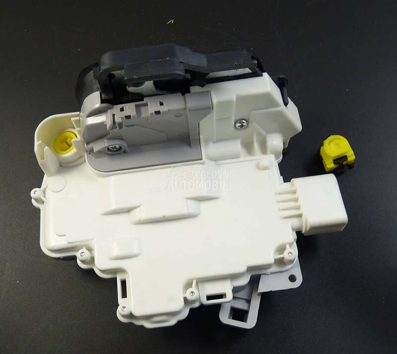 Centralna brava leva za Audi A3 od 2004. do 2013. god. - 4F1837015