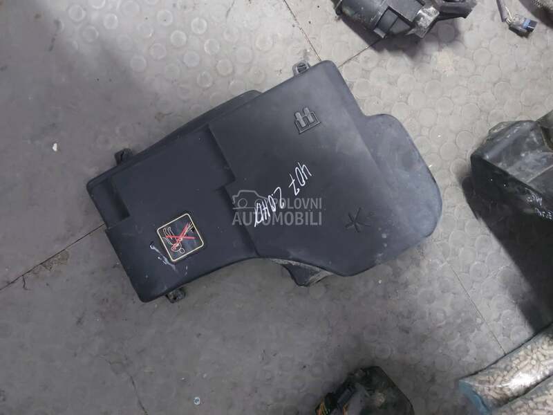 Poklopac osiguraca elektronike za Peugeot 407