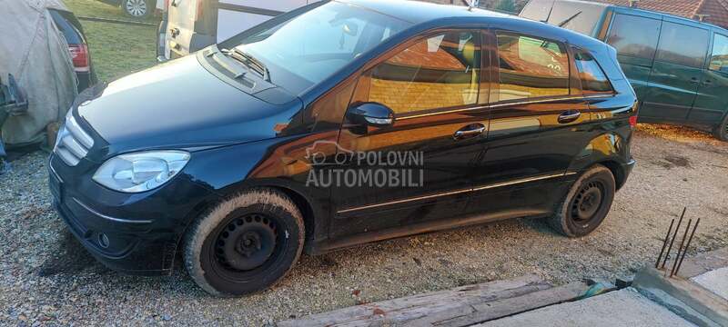 Prednji branik sa senzorima za Mercedes Benz B 150, B 170, B 180 ...