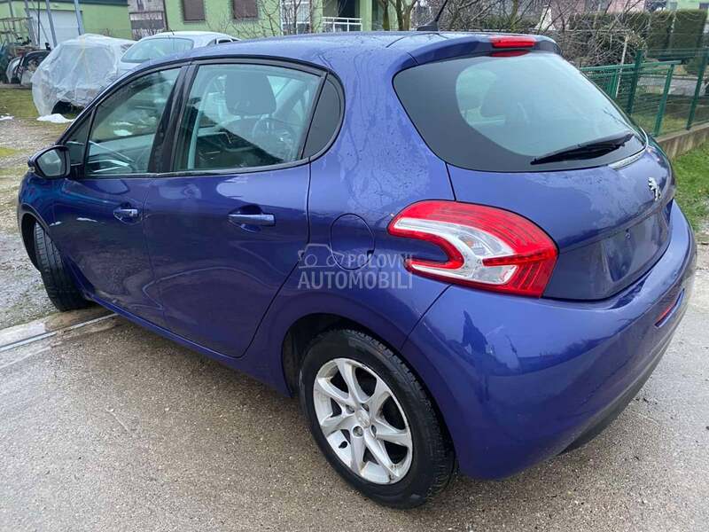 Polustranica, stub za Peugeot 208