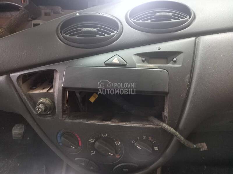 blenda radia za Ford Focus od 1999. do 2004. god.