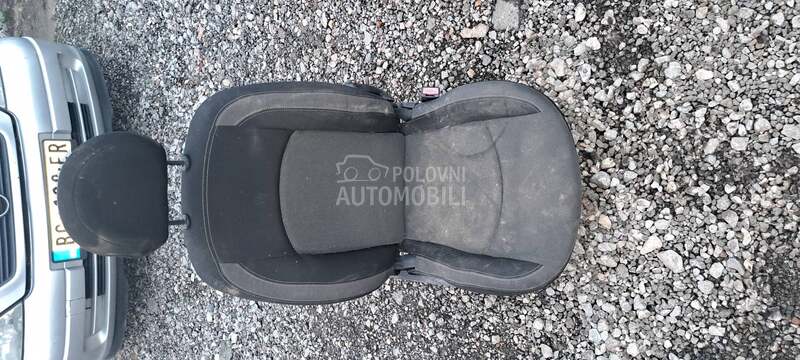 desno sediste kao novo za Peugeot 206