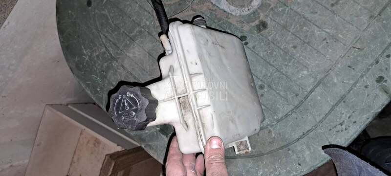 boca za rashladnu tecnost 1.9d za Peugeot 206