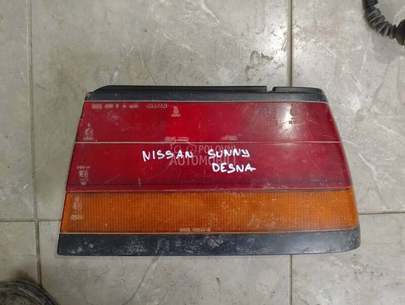 desna stop lampa za Nissan Sunny