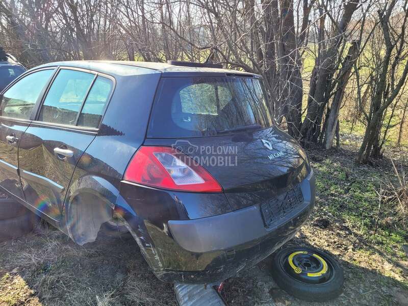 Zadnji branik  crni plavi za Renault Megane od 2002. do 2009. god.