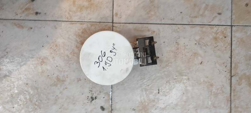 Poklopac rezervoara za Peugeot 306