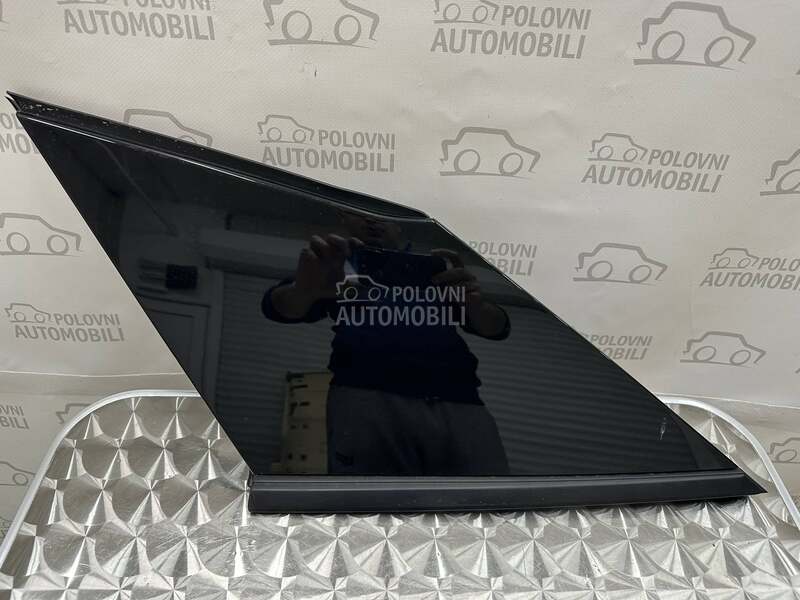Obloga na zadnjem levom stubu za Peugeot 2008 od 2020. do 2023. god.