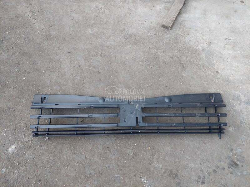 maska za Peugeot 205